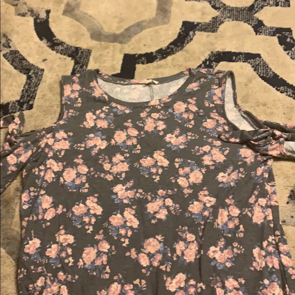 Long sleeve blouse with sleeve cutouts